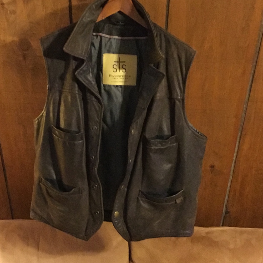STS Ranchwear “The Ace”
Lined leather vest.
Like new
Men’s Large